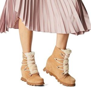 Sorel Women's JOAN OF ARCTIC WEDGE III LACE COZY Bootie SZ 9